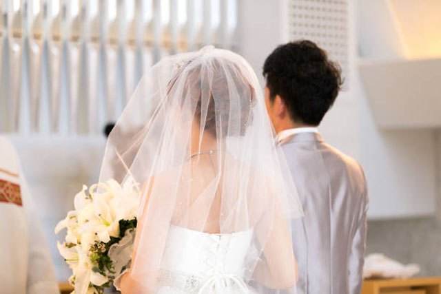 結婚祝いの相場は？おすすめの商品や贈る時のマナーも解説！