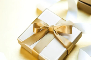 金婚式のプレゼント人気商品10選 贈る際のマナーや選び方についても解説！